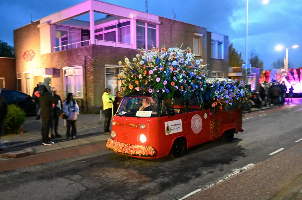 ../Images/Verlicht bloemencorso 2024 037.jpg